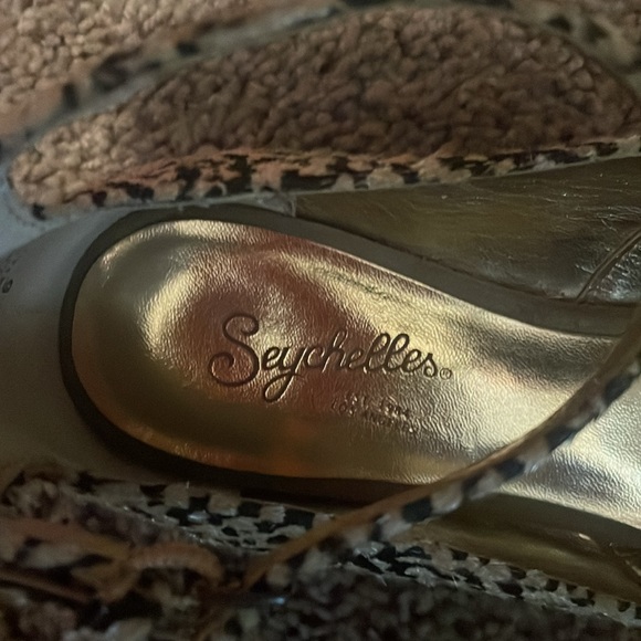 Seychelles ankle strap flats. Size 6 - Picture 2 of 6